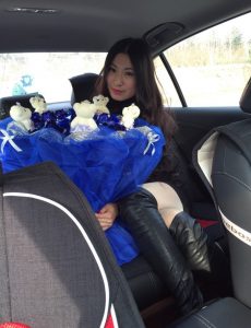 小姐姐好诱人，车内秀皮靴美腿