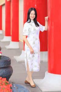 丰满的身体穿上了优雅的旗袍,Elin姐人像摄影