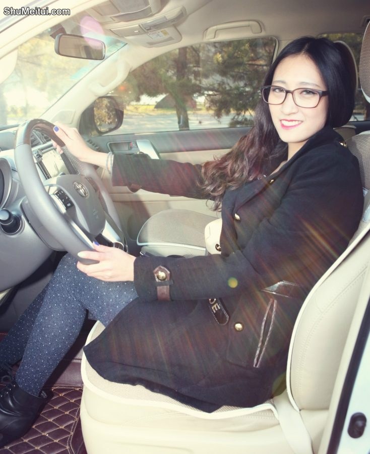 戴眼镜穿短靴的熟女，真是个迷人的妖精了[第23张/共37张]