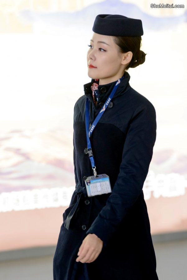 高铁服务员颜值也是相当给力呀，我的小心脏呀[第5张/共6张]