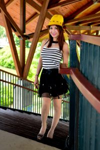 穿肉丝袜的翠嫂美腿吸引摄影师拍了超多照片