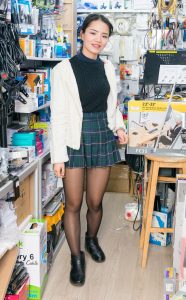 店里来的年轻小熟妇店员，生意是一天比一天好呀