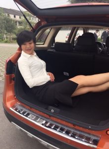 戴墨镜熟透的大姐，长的好有喜感