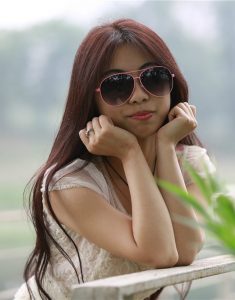 白衣美熟好有魅力，好想和她交个朋友