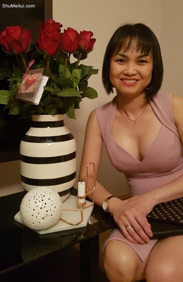 美雅嫂低胸装在家也这么性感[第5张/共6张]