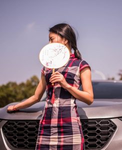 龙猫小姐姐这小旗袍穿的真好看,兄弟们给评个分