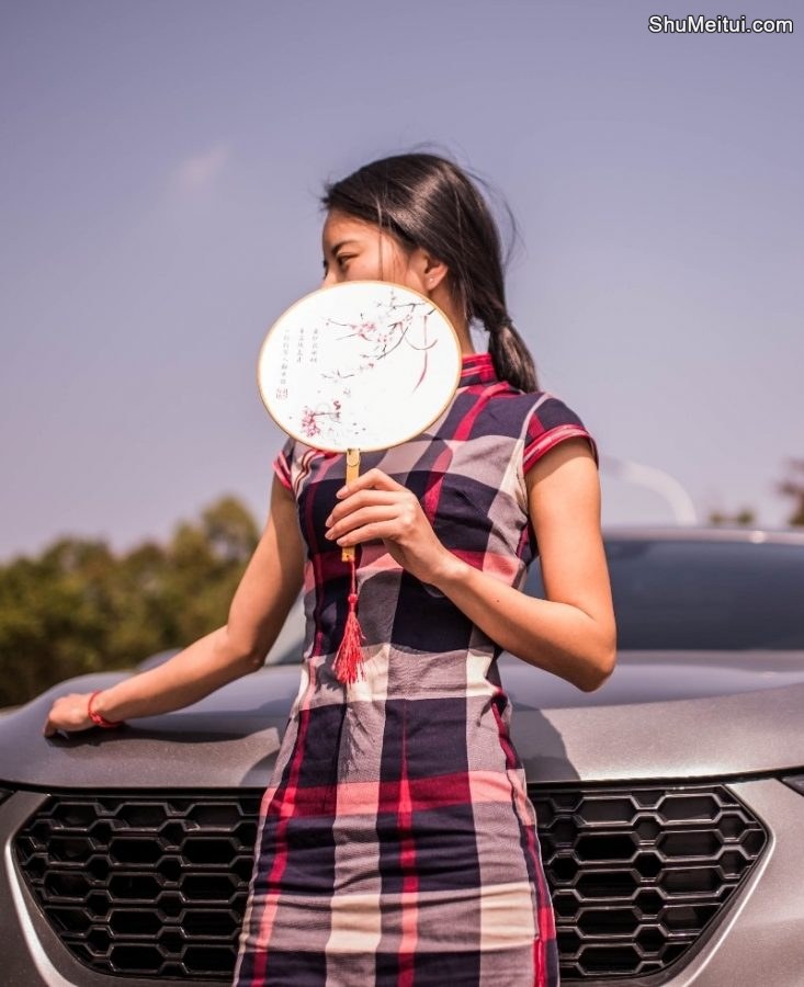 龙猫小姐姐这小旗袍穿的真好看,兄弟们给评个分[第6张/共23张]