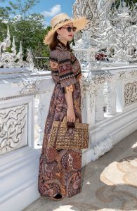 跟着极品美少妇优优去泰姬陵转一圈，人好看，景一般