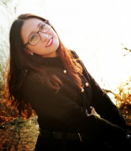 戴眼镜穿短靴的熟女，真是个迷人的妖精了