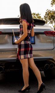 龙猫小姐姐这小旗袍穿的真好看,兄弟们给评个分