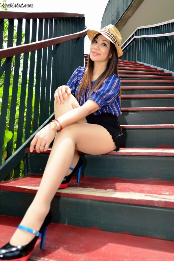 成熟的长腿芝姐阳光下高清晰肉丝[第40张/共56张]