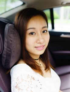 宝马年轻美妇小柯当车模来喽，不差钱就图上个镜