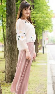 清纯甜美大美女也来媳妇车模了，真是靓呀