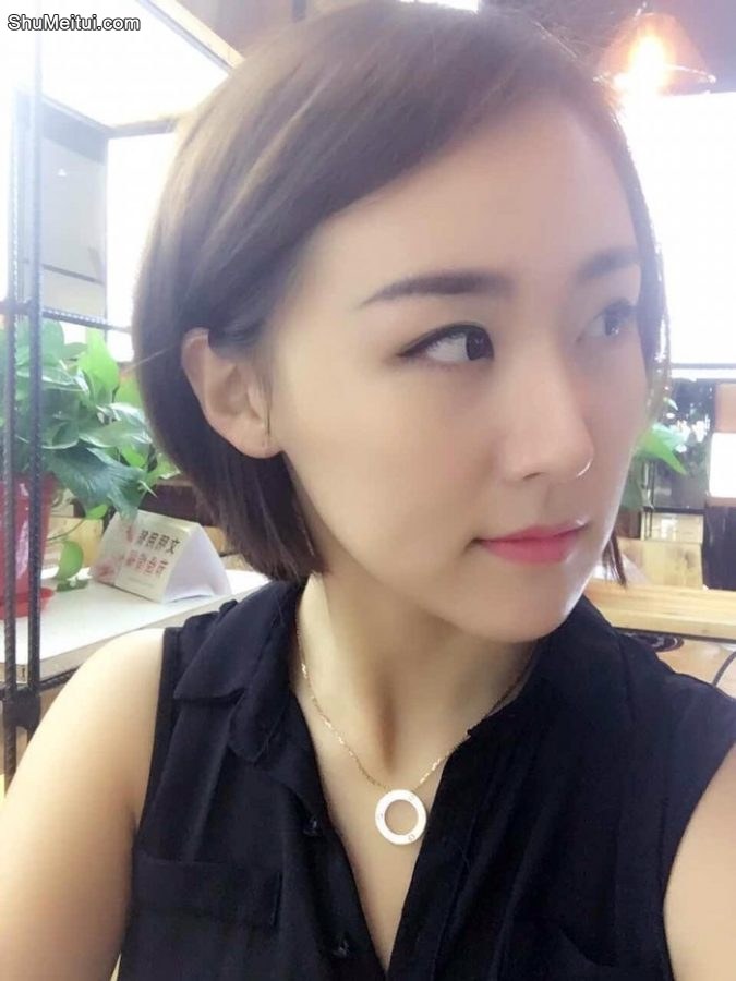 极品人妻的她怎么可能是别人的媳妇呢，哎郁闷呀[第1张/共7张]