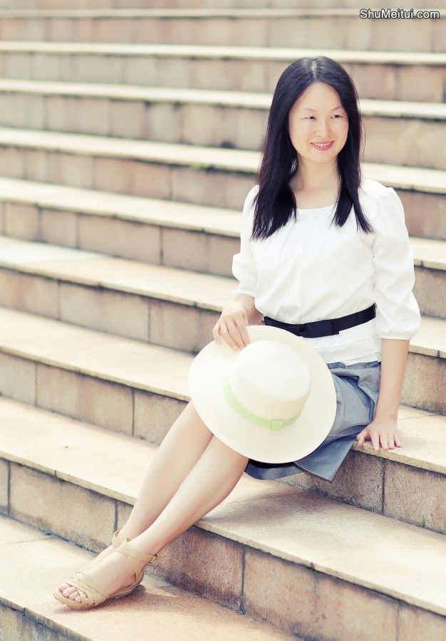 三十年后重返校园,气质优雅的Elin姐写真照片[第9张/共21张]