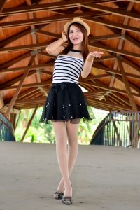 穿肉丝袜的翠嫂美腿吸引摄影师拍了超多照片