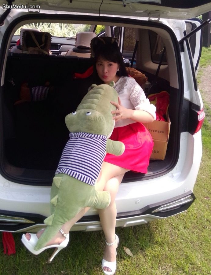 轻熟美人魏大姐又来一波，白衣红裙很是惹眼哦[第10张/共10张]