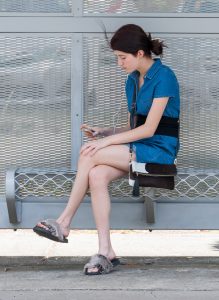 来个洋妞的，看来身材苗条的一般都不会太丰满哦