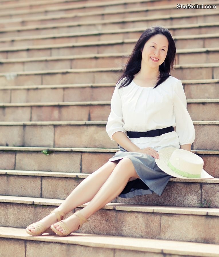 三十年后重返校园,气质优雅的Elin姐写真照片[第13张/共21张]