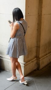 花裙小少妇回眸的一刹那，我吓了一小跳