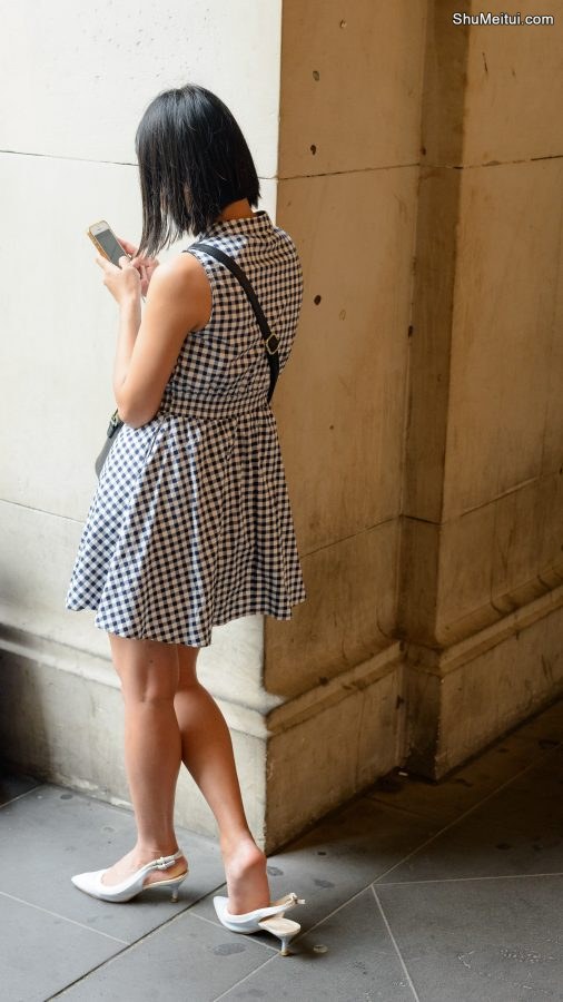 花裙小少妇回眸的一刹那，我吓了一小跳[第2张/共8张]