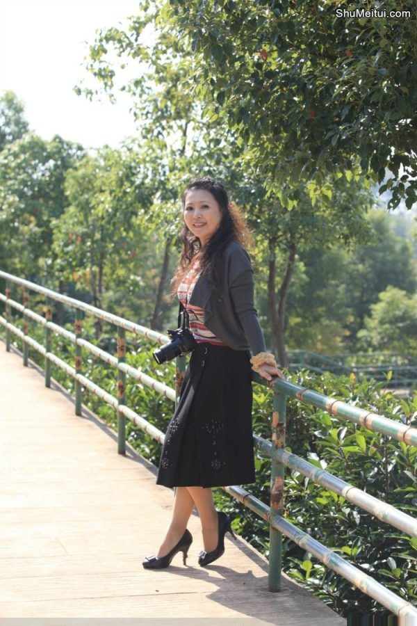 喜欢拍照的美熟到动物园采风[第4张/共16张]