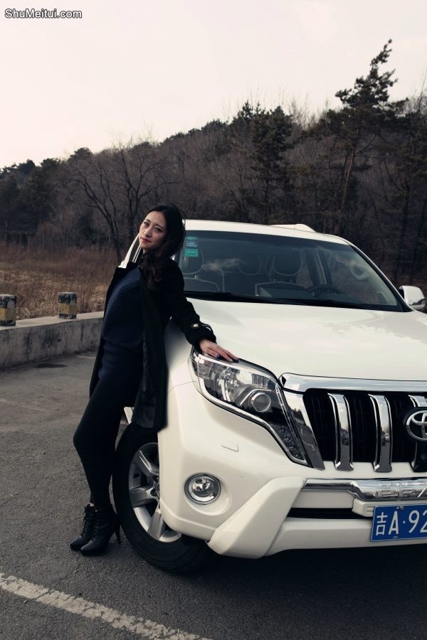 戴眼镜穿短靴的熟女，真是个迷人的妖精了[第3张/共37张]