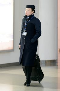 高铁服务员颜值也是相当给力呀，我的小心脏呀