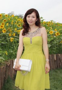 高贵的熟女知风姐性感礼服露美肩