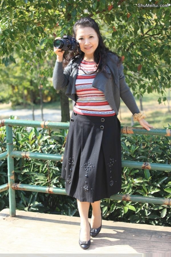 喜欢拍照的美熟到动物园采风[第1张/共16张]