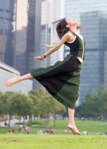 已为人妇的两闺蜜，多年不跳舞了，功底还在