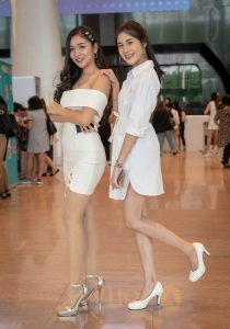 好养眼的俩个姐妹花，走到哪都是超高的回头率