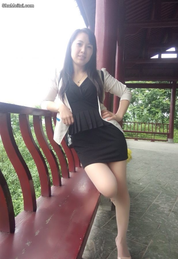 保养不赖的熟妇魏大姐携小公主出境，点个赞[第1张/共14张]