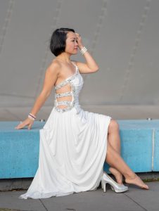 中年大姐硬要补一套婚纱照，给她的年轻心态点个赞