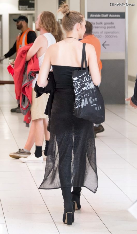 高挑模特和他的助手，我感觉这个模特是俄罗斯的[第5张/共5张]