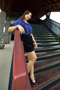 成熟的长腿芝姐阳光下高清晰肉丝