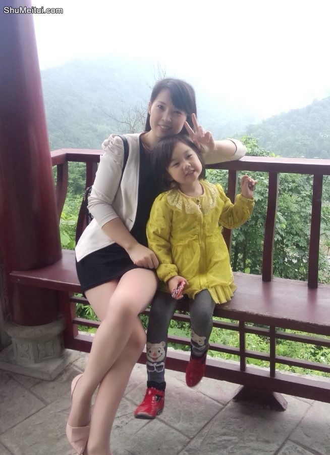 保养不赖的熟妇魏大姐携小公主出境，点个赞[第3张/共14张]