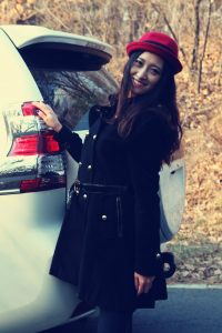 戴眼镜穿短靴的熟女，真是个迷人的妖精了