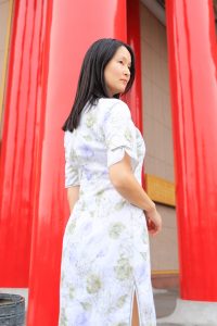 丰满的身体穿上了优雅的旗袍,Elin姐人像摄影