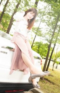 清纯甜美大美女也来媳妇车模了，真是靓呀