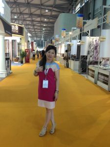 丰满的兰月姐在上海博览会参展