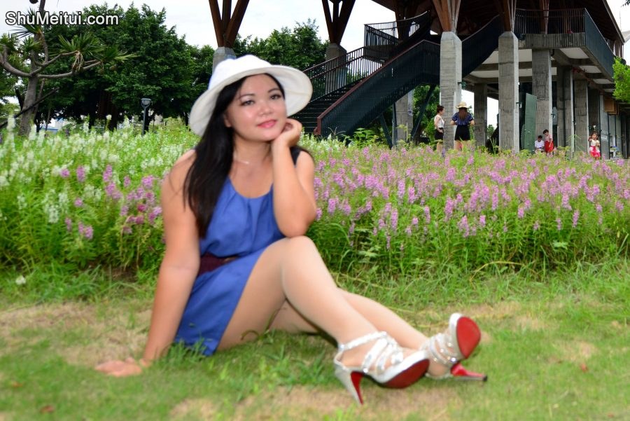 丰满的欣嫂拥有一双肥硕的肉丝腿[第10张/共36张]