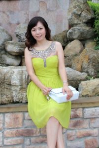 高贵的熟女知风姐性感礼服露美肩