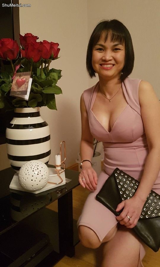 美雅嫂低胸装在家也这么性感[第6张/共6张]