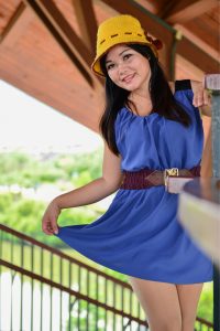 丰满的欣嫂拥有一双肥硕的肉丝腿