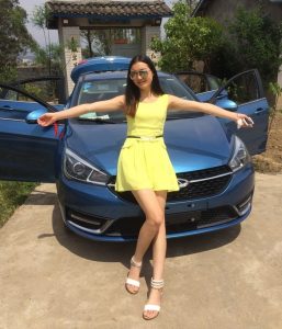 独自带着性感貌美的小姨子回丈人家，一路上我的心跟小鹿似的