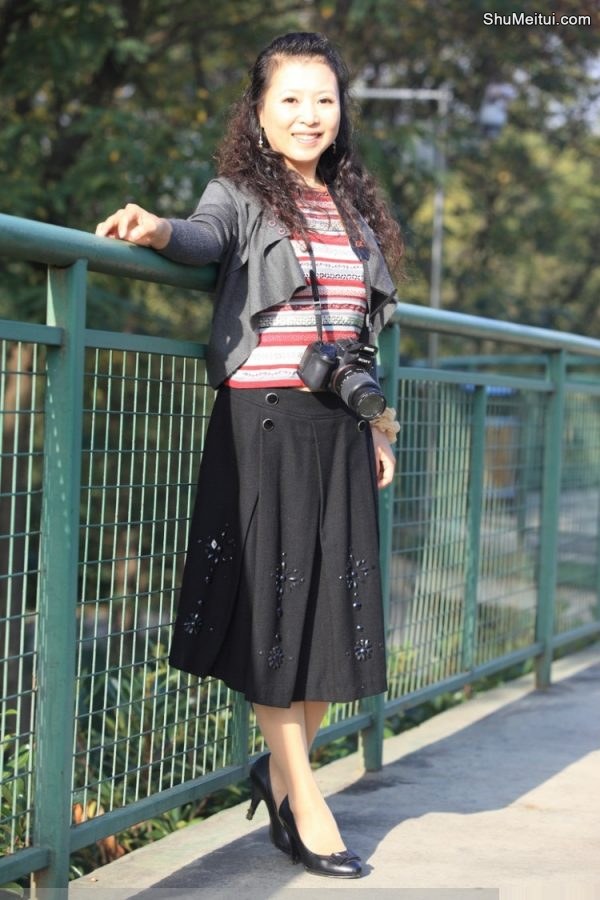 喜欢拍照的美熟到动物园采风[第12张/共16张]