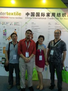 丰满的兰月姐在上海博览会参展