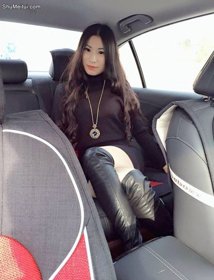 小姐姐好诱人，车内秀皮靴美腿[第2张/共9张]