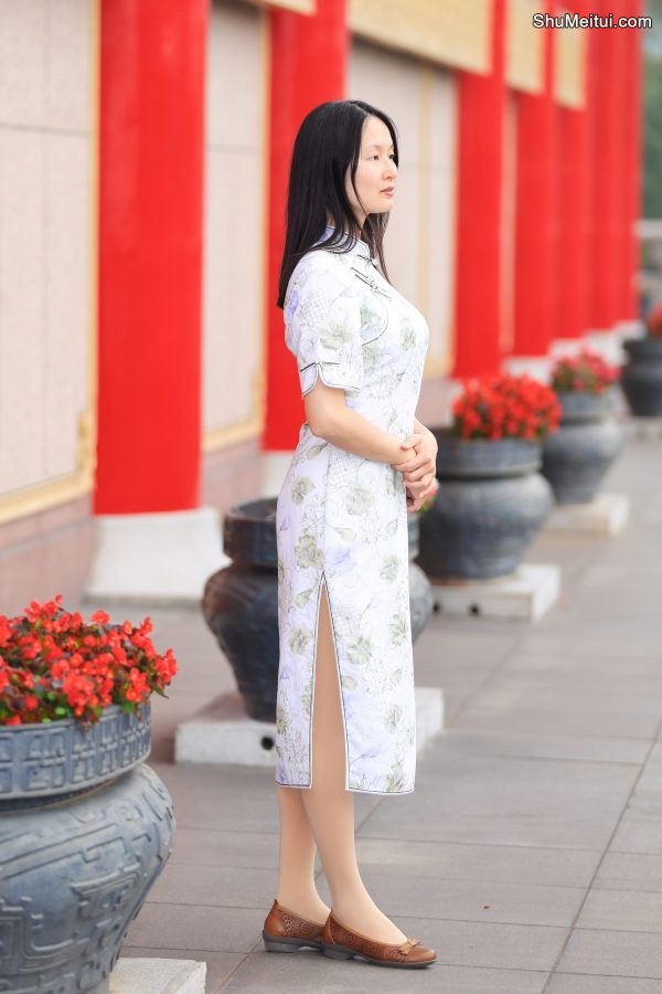 丰满的身体穿上了优雅的旗袍,Elin姐人像摄影[第1张/共11张]